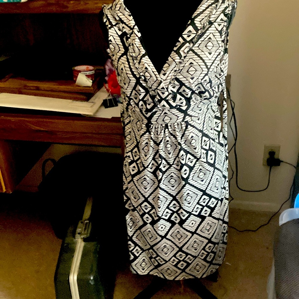 Faded glory women’s dress black and white. Sleeveless size L 12/14